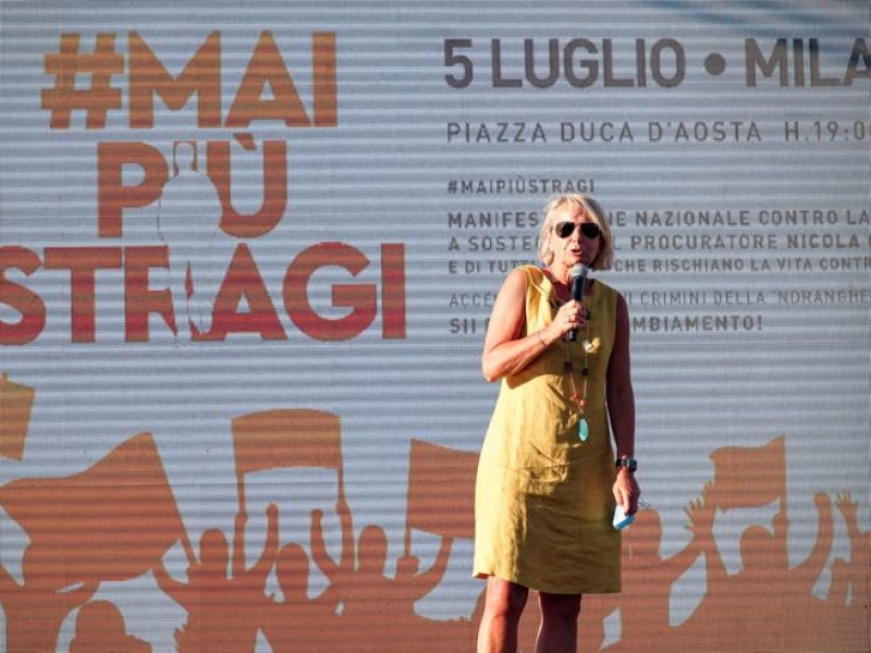 ’Ndrangheta, duemila in piazza in sostegno al magistrato Nicola Gratteri: «Basta stragi, battiamo le mafie»